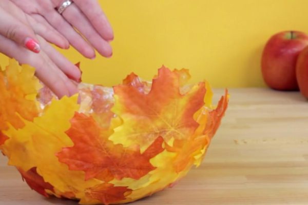 Как сделать конфетницу из осенних листьев