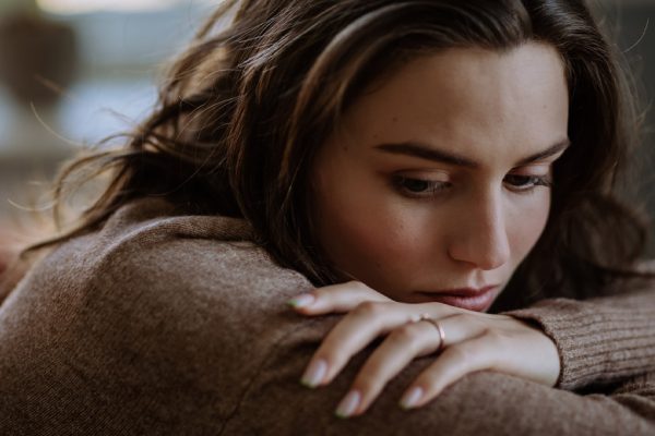 Когда муж заболел, я пошла просить у сестры деньги, но ее ответ меня шокировал