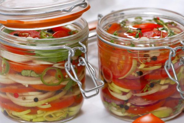 Как приготовить маринованные помидоры