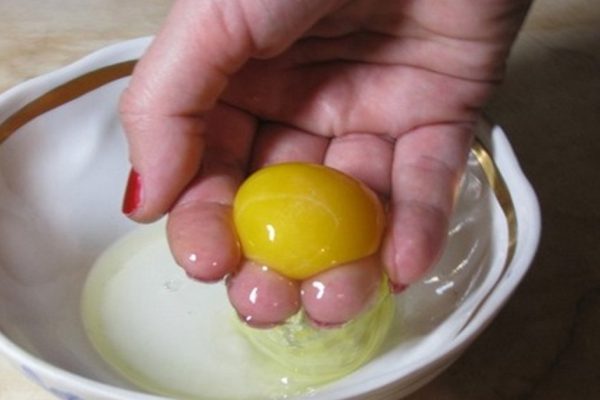 Маринованные яйца могут неделю дожидаться гостей в холодильнике, закуска, что всегда выручает