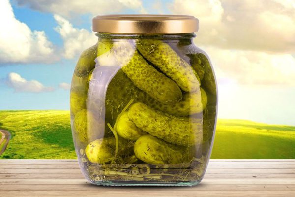 Неопытные хозяйки часто совершают одни и те же ошибки, маринуя корнишоны, но нужно всего лишь следовать рецепту