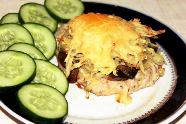 Горячее угощение из духовки: котлеты «Сугробы», к которым невозможно быть равнодушным!