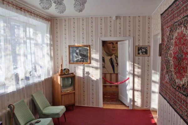 Почему в каждой советской квартире висел ковер на стене и откуда взялась эта мода