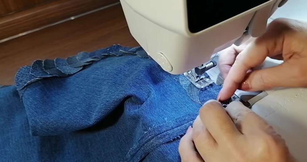 Как сделать симпатичный коврик из джинсов своими руками