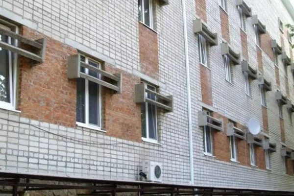 Для чего на советские окна навешивали бетонные козырьки