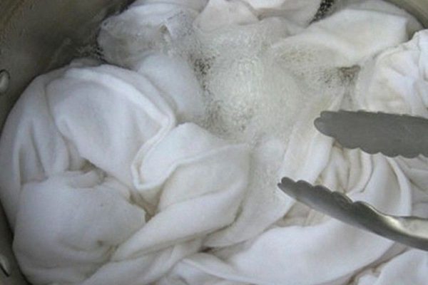 Раньше подкрахмаливала вещи в тазике, но дочка научила проделывать всё прямо в стиральной машинке