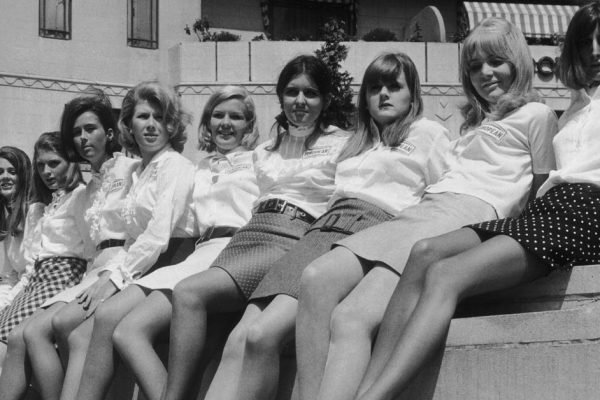 В какой момент мини-юбки пришли в СССР и почему они вмиг стали популярными