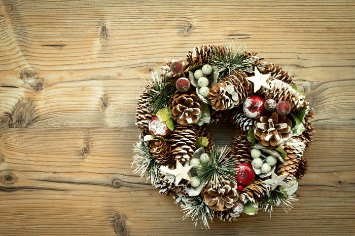 новогодние композиции из шишек