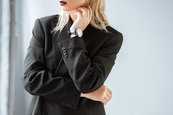 Как подобрать стильный костюм для выхода в свет