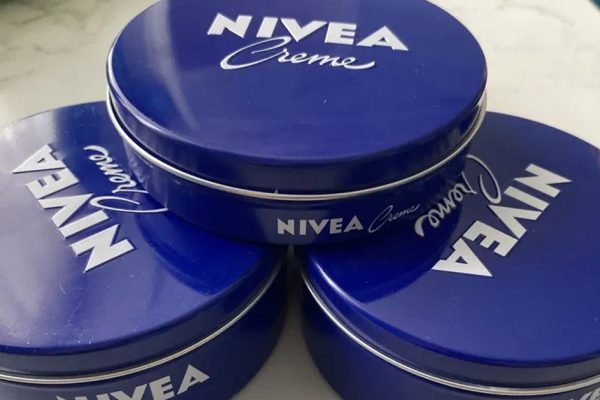 Во времена тотального дефицита остаться без крема Nivea было трагедией для меня, «синее золото» на полке с косметикой