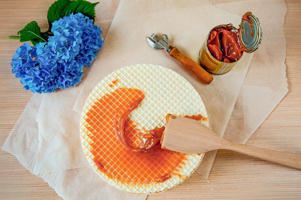 С какой намазкой сделать вафельный торт сегодня