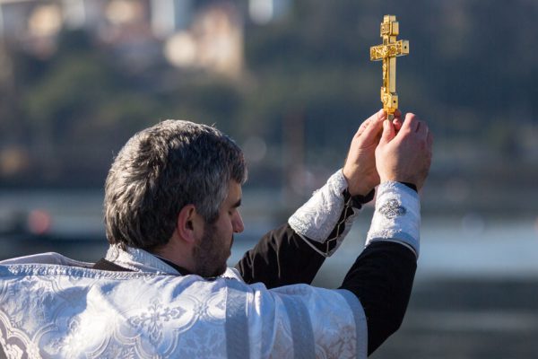 Чего ожидать от Крещения Господнего в 2024 году и стоит ли купаться в проруби в этот день