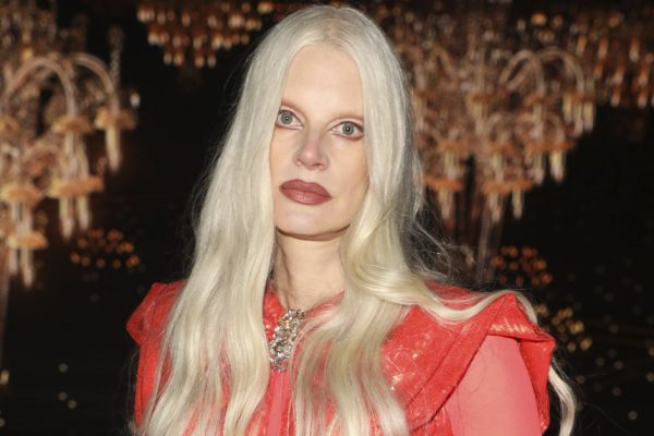 Кто такая Кристен Макменами и почему ее выход на подиум последнего показа Valentino взбудоражил всех