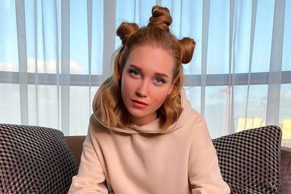 Кристина Асмус призналась, что ее травили с самого детства, и призвала пользователей быть добрее друг к другу