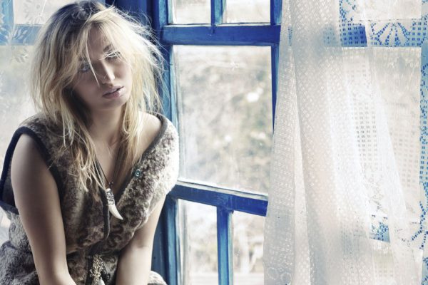 Муж укатил с любовницей на отдых, оставив жену в ветхом доме, он не знал, что увидит, когда решит вернуться