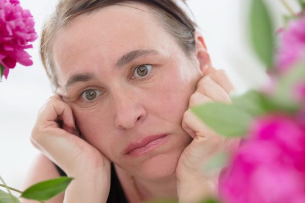 После ухода свекра моя свекровь просится к нам, чтобы «спокойно доживать век», вот только ей 50 лет, рано еще венки покупать