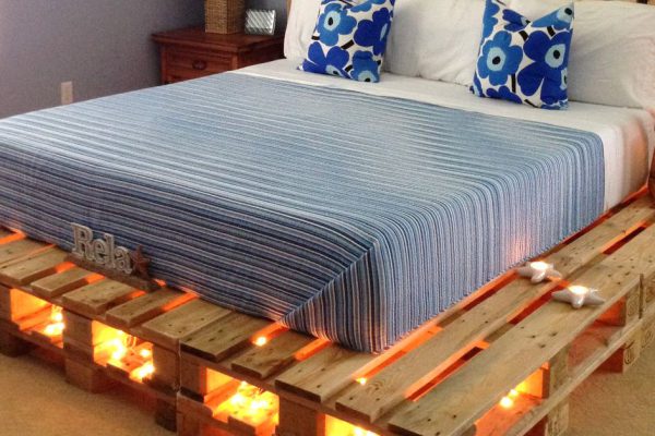 Зачем покупать кровать, если можно ее смастерить из поддонов? Идея, которая меня покорила…
