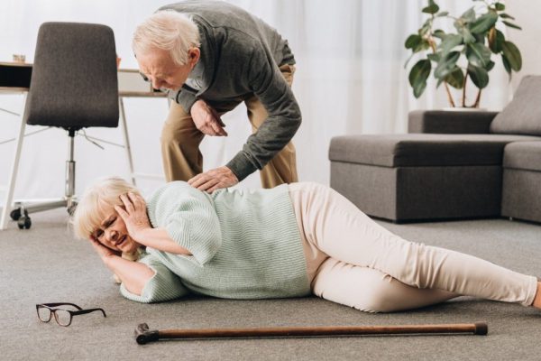 Как распознать инсульт и оказать первую помощь