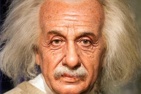 Эйнштейн желает знать, как у тебя дела с математикой, не откажи Альберту