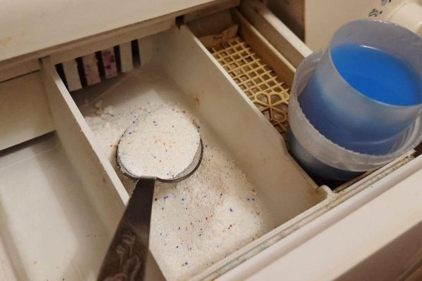 Куда нельзя засыпать стиральный порошок, чтобы машинка служила долго