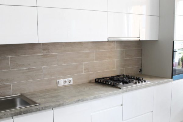 Установили кухню без ручек, мыла фасады от пальцев каждый день, зато всё очень красиво