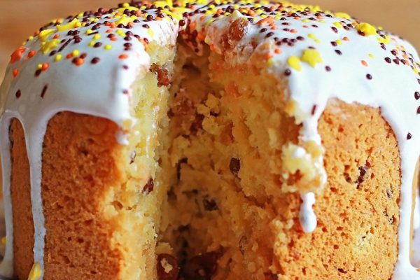 Влажный кулич на сметане и как добиться его ажурности