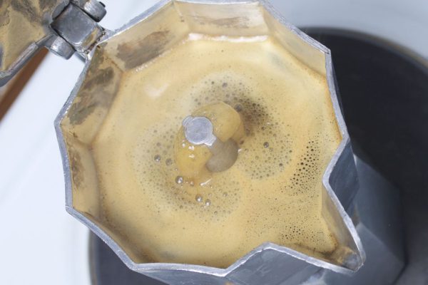 Почему итальянки не моют свои гейзерные кофеварки мочалкой и моющим средством