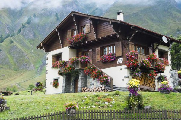 На месте норвежцев я бы трудилась на огороде и неистово закрывала консервацию, а они в ус не дуют