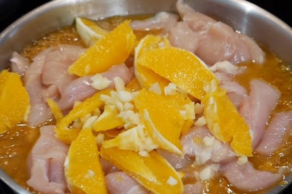 Цыганка стряпает куру так, что она получается вкуснее свинины