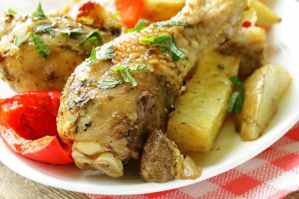 Курица в банке с овощами