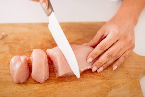 Доедая последний кусочек курочки с чесноком, муж вздохнул с сожалением и попросил еще одну порцию на ужин, точно такую же