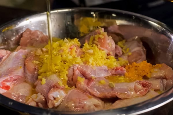 Что делать с курицей, у которой появился неприятный душок, есть способы ее спасти