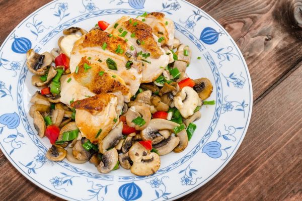 Рецепт куриной грудки с овощами и специями по-китайски
