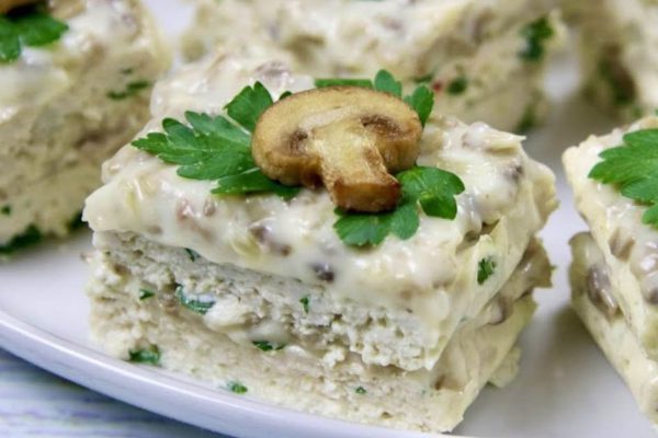 Отчего гости с особой страстью накидываются на куриные пирожные