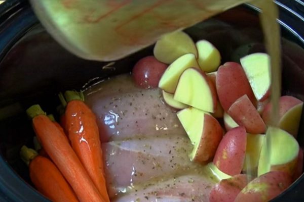 Такими сочными куриные грудки у меня еще не получались… Любимое блюдо для мультиварки!