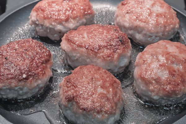 Котлеты из куриных желудочков, которыми бабушка легко покорит внука