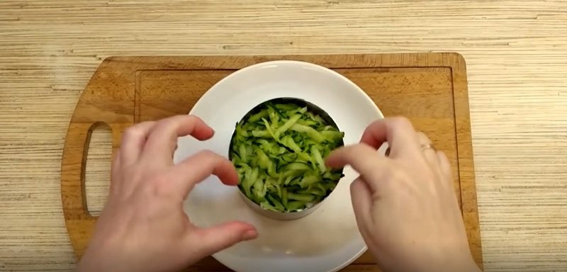 куриный салат с грибами