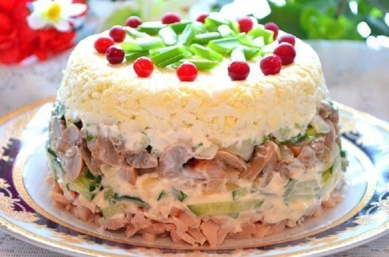 куриный салат с грибами