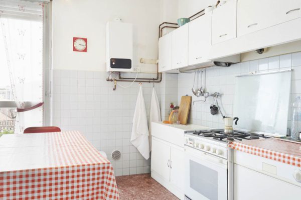 Бабуля говорила, что оставит квартиру мне, но мама подло забрала ее и не отдает