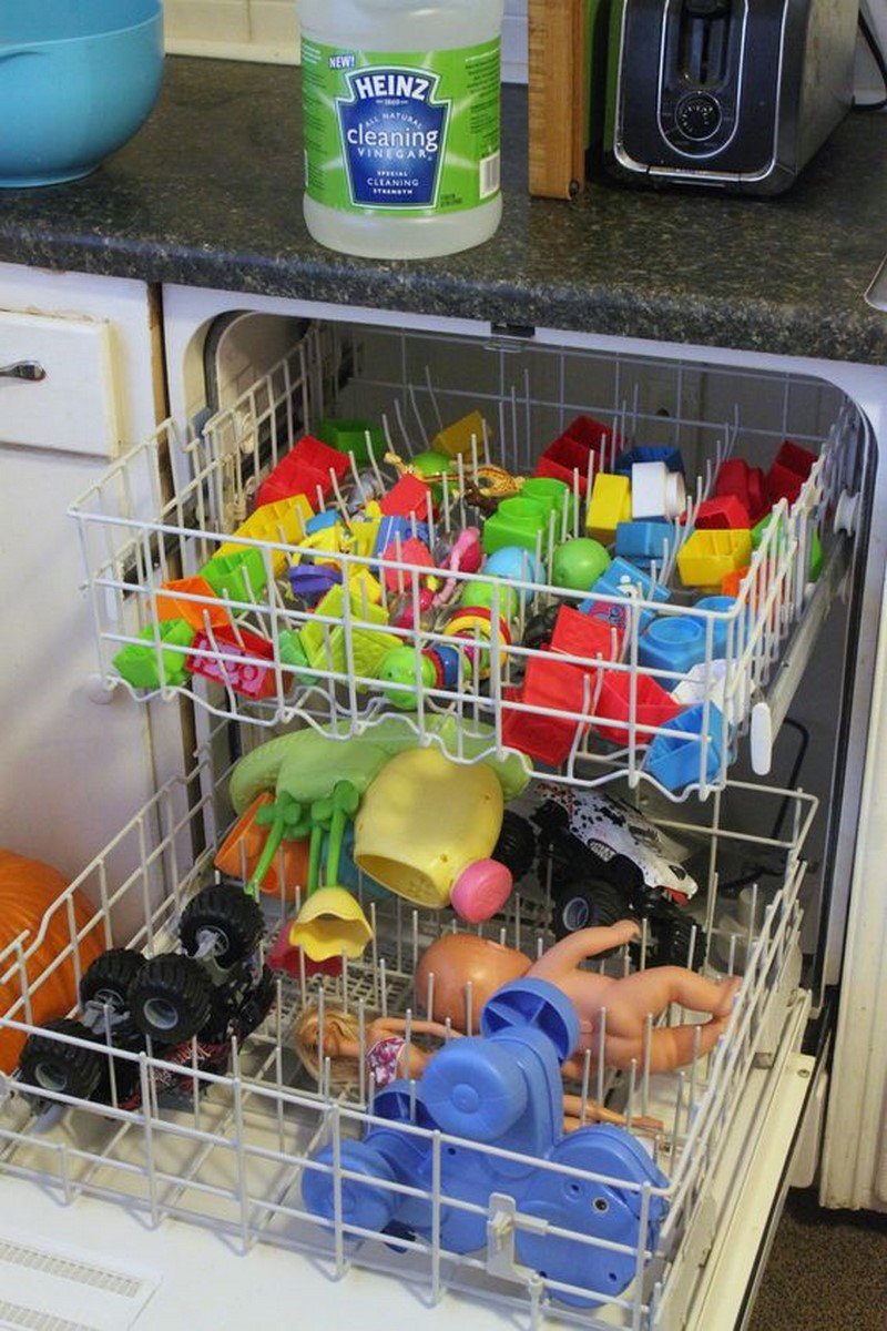 Детские игрушки в посудомойке