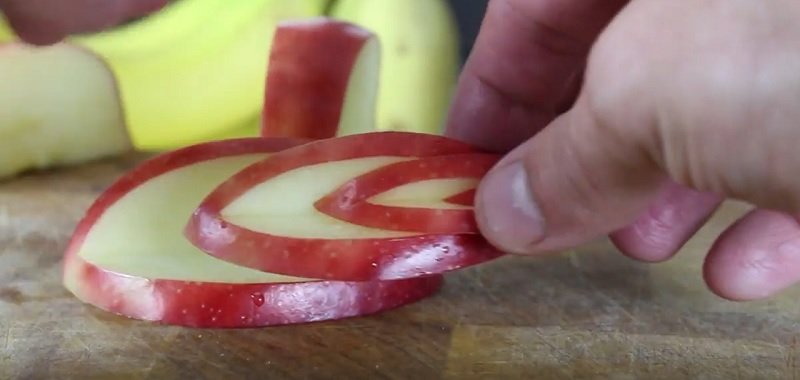 лебедь из яблока