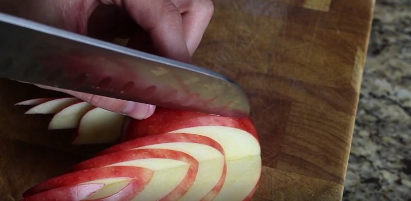 лебедь из яблока