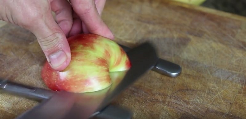 лебедь из яблока