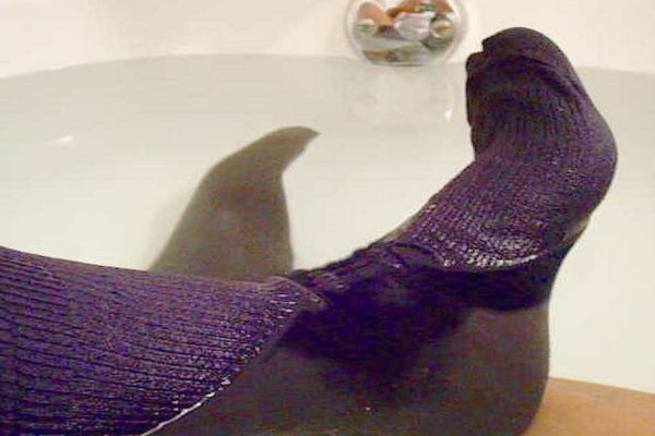 Врач посоветовал надеть мокрые носки перед сном. Узнав причину, ты захочешь сделать так же!