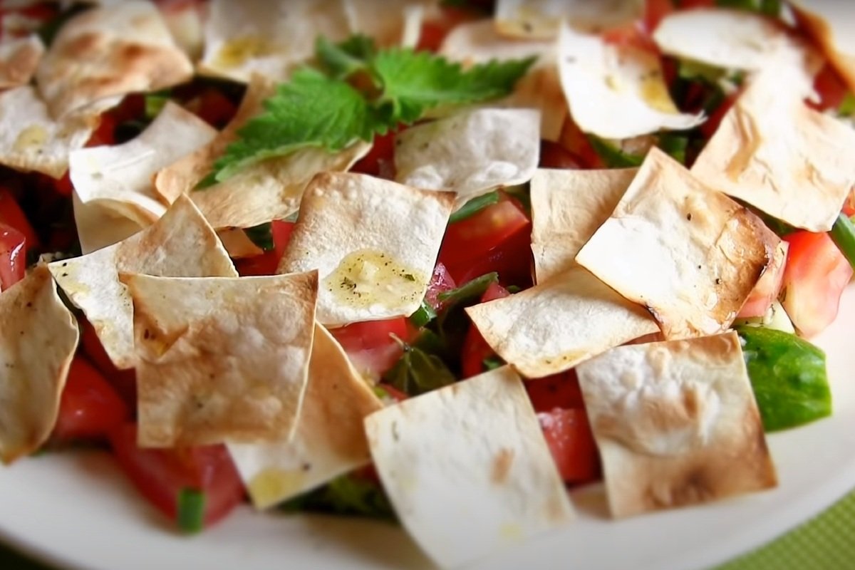 Ливанская домохозяйка научила, как делать летний салат со свежим вкусом