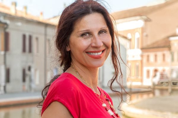 Мама внезапно вернулась домой из-за границы, а теперь требует, чтобы мы продали квартиру бабушки