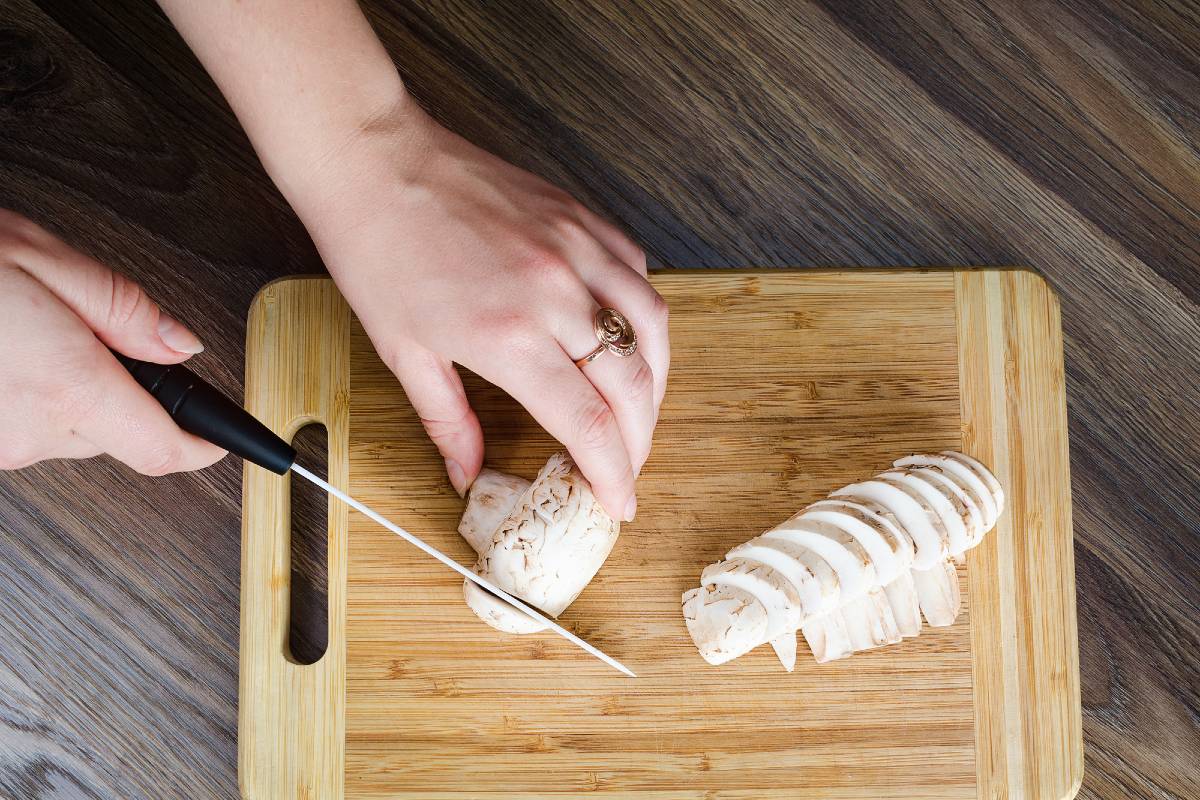 как нарезать грибы на жульен