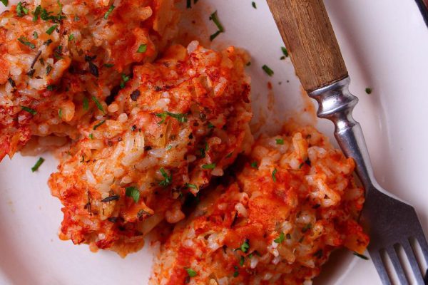 Рецепт ленивых голубцов с острым соусом