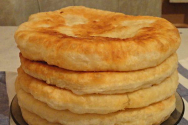 Приготовление пышных лепешек на кефире