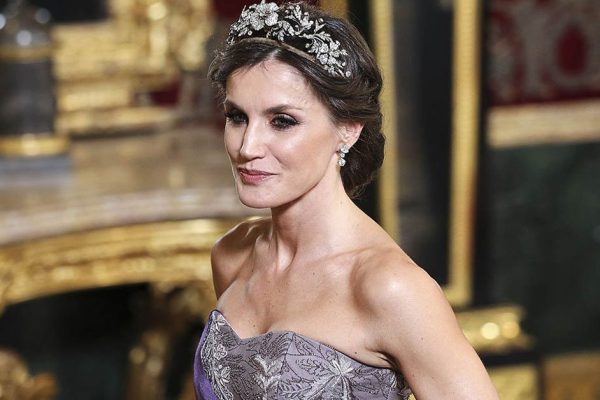 Жест королевы Испании Летиции нарушил многолетнюю традицию монархов сохранять нейтралитет, невероятная женщина